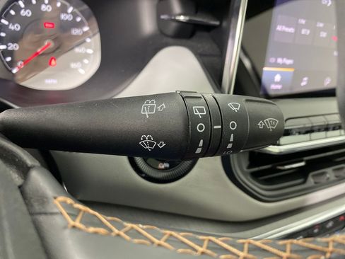 Used 2022 Jeep Compass Limited w/ Sun and Sound Group image 17