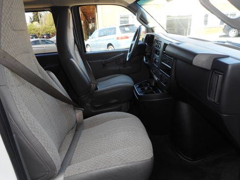 Used 2017 Chevrolet Express 3500 LT w/ LT Preferred Equipment Group image 29