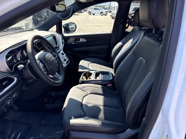 New 2027 Chrysler Pacifica Select AWD/4WD image 15