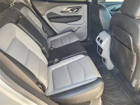 Used 2022 GMC Terrain SLT image 13