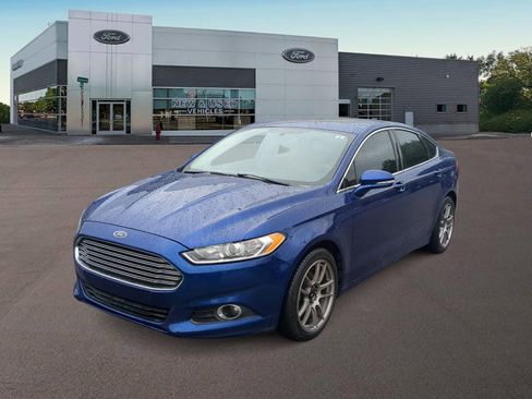 Used 2015 Ford Fusion SE w/ Equipment Group 202A image 5