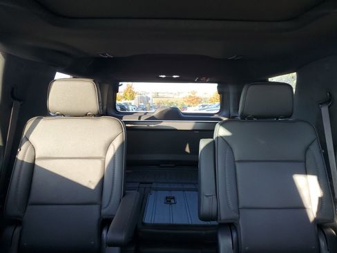 Used 2022 GMC Yukon Denali w/ Denali Premium Package image 43