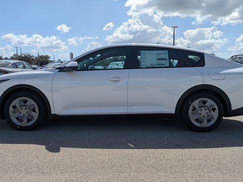 New 2025 Kia K4 LX image 8