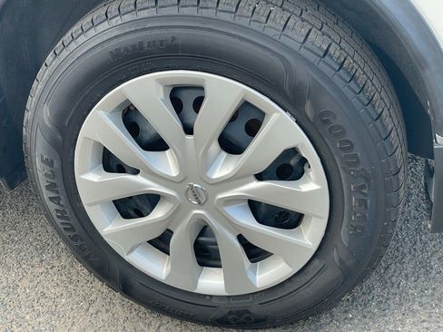 Used 2019 Nissan Rogue S image 25