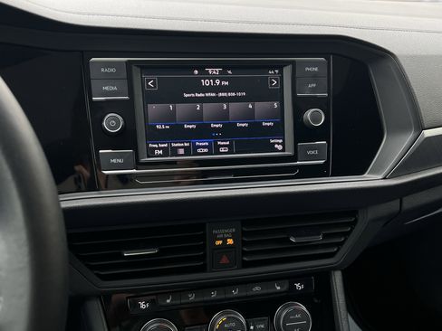 Used 2024 Volkswagen Jetta SE w/ Panoramic Sunroof Package image 23