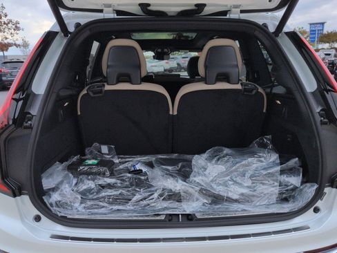 New 2026 Volvo XC90 T8 Plus w/ Protection Package Premier image 27
