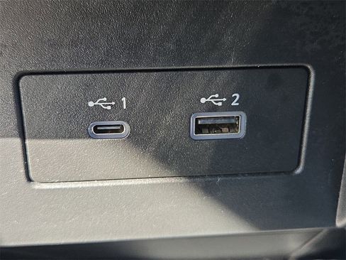 Used 2021 Nissan Titan SV w/ SV Convenience Package image 24