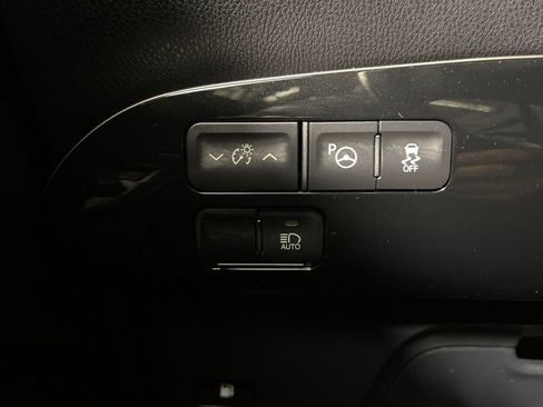 Used 2019 Toyota Prius LE w/ Carpet Mat Package image 28