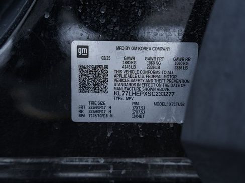 Used 2025 Chevrolet Trax LT w/ LT Convenience Package image 35