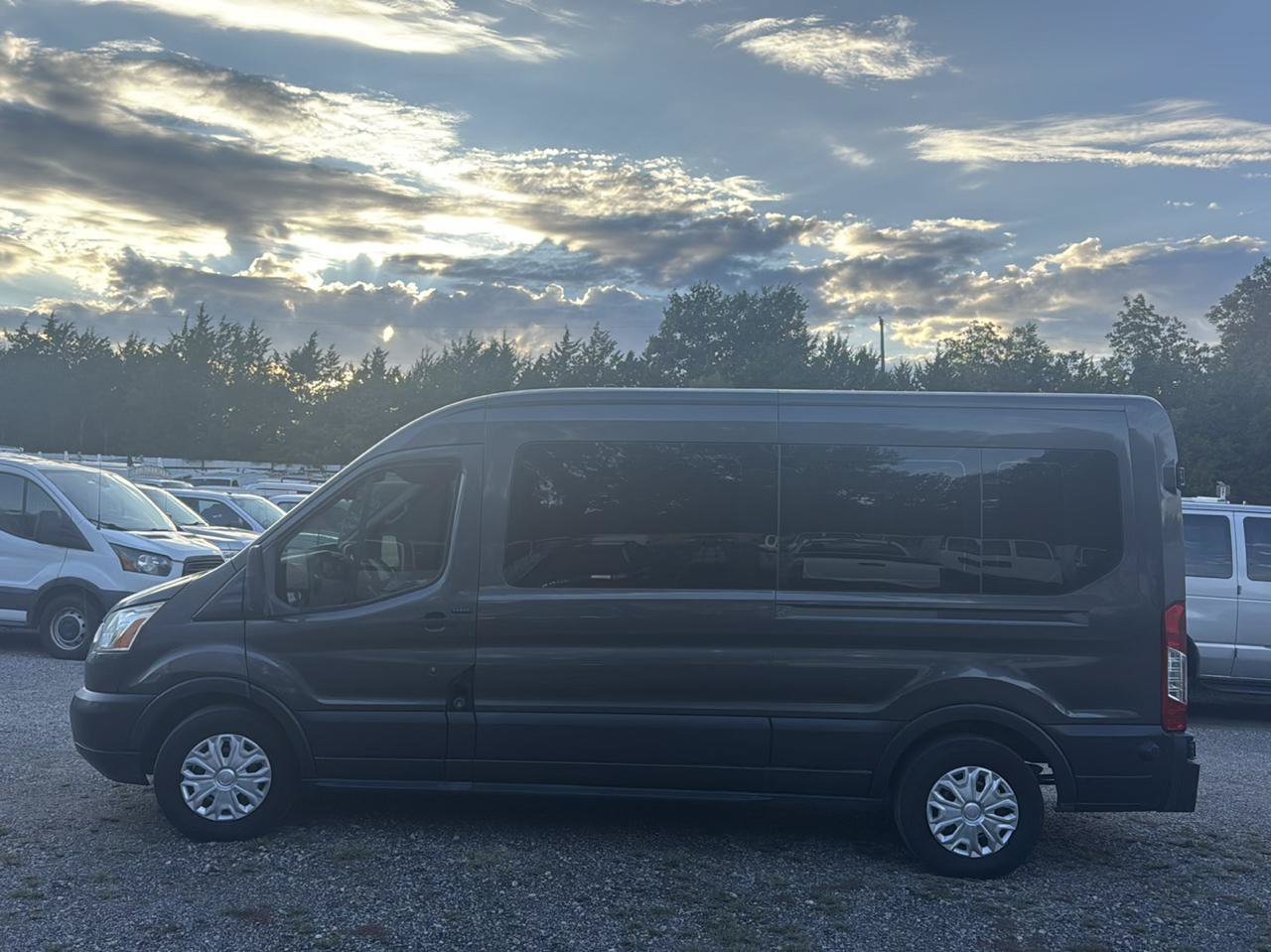 Used 2017 Ford Transit 350 XLT RWD image 8