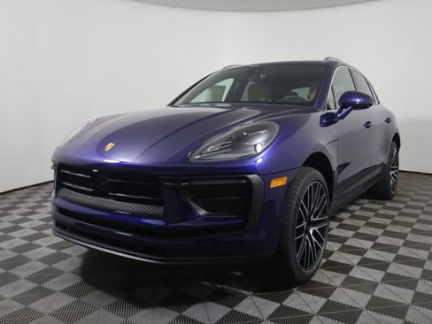 Certified 2025 Porsche Macan image 11
