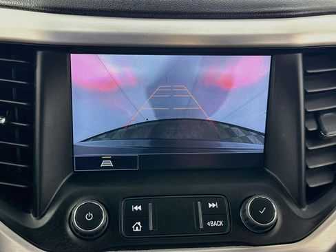 Used 2023 GMC Acadia SLE w/ Driver Convenience Package AWD/4WD image 3