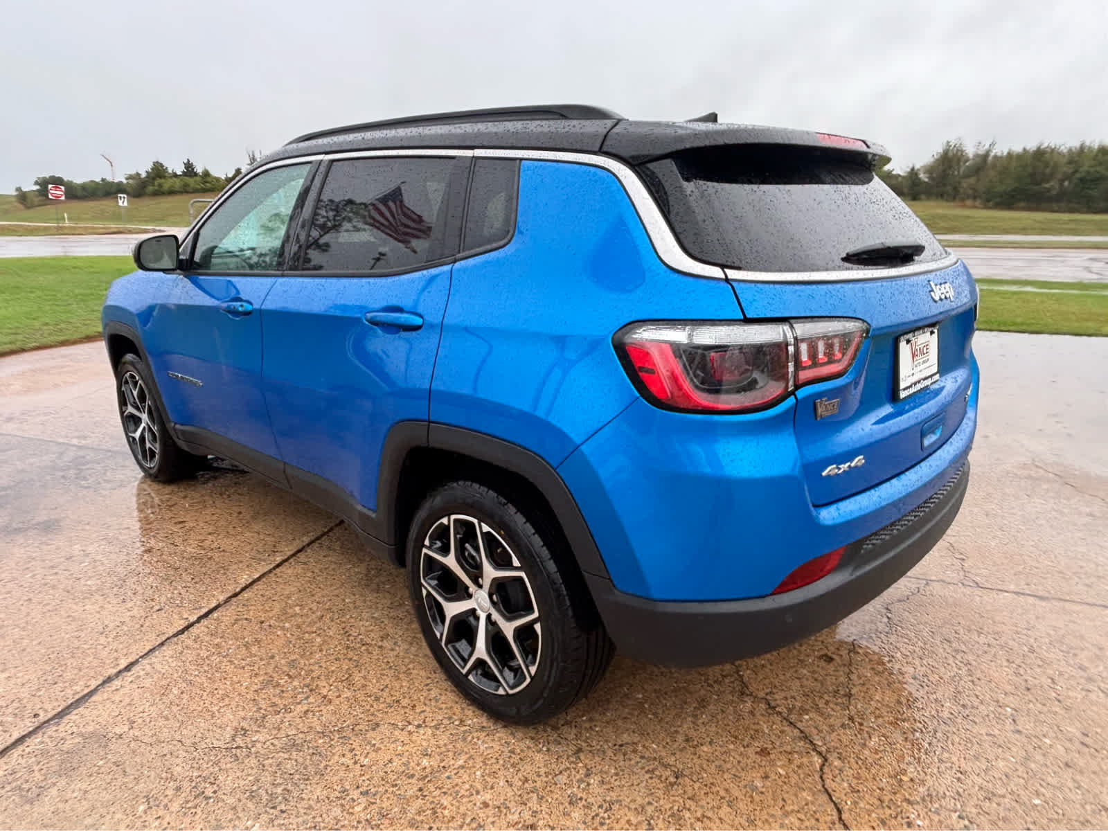 Used 2024 Jeep Compass Limited AWD/4WD image 5