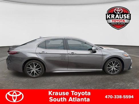 Used 2024 Toyota Camry SE w/ Convenience Package FWD image 9