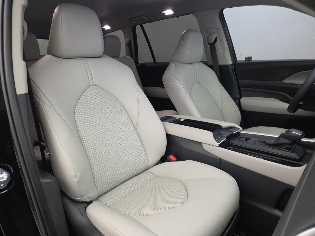 Used 2026 Toyota Grand Highlander AWD Hybrid image 17