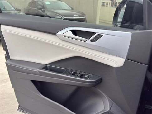 New 2025 Volkswagen Taos SE image 16