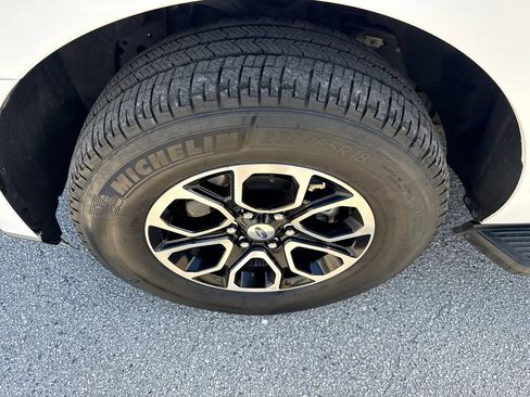 Certified 2024 Ford Expedition Max XLT image 11