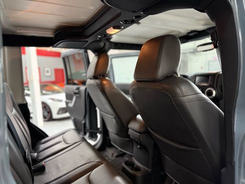 Used 2015 Jeep Wrangler Unlimited Sahara w/ Dual Top Group AWD/4WD image 21