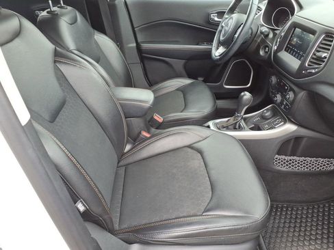 Used 2019 Jeep Compass Latitude w/ Cold Weather Group image 9