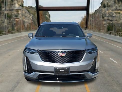 New 2025 Cadillac XT6 Luxury image 2