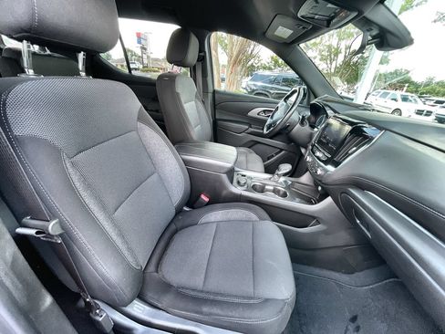 Used 2022 Chevrolet Traverse LT FWD image 27