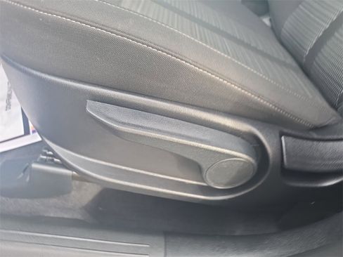 Certified 2025 Kia Sorento LX image 12