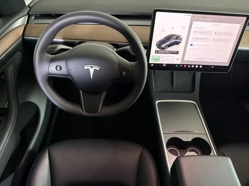 Used 2024 Tesla Model Y Long Range RWD image 14
