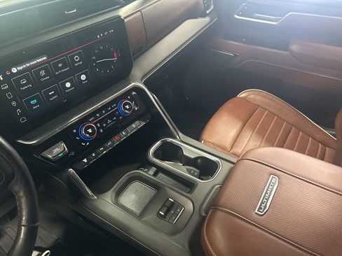 Used 2025 GMC Sierra 3500 Denali Ultimate image 26