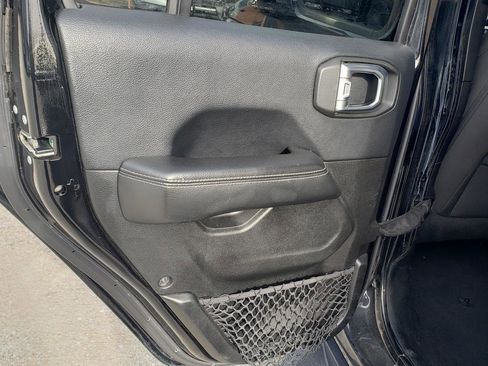 Used 2018 Jeep Wrangler Unlimited Sahara image 20