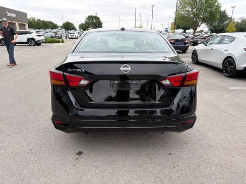 Used 2025 Nissan Altima 2.5 SV FWD image 7