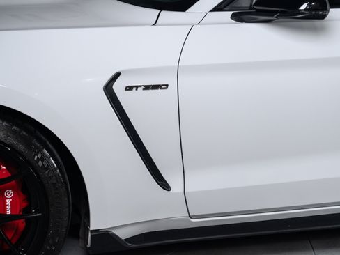 Used 2016 Ford Mustang Shelby GT350 w/ Technology Package RWD image 5