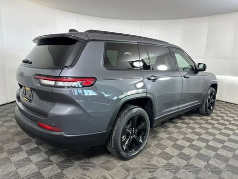 Used 2023 Jeep Grand Cherokee L Laredo image 3