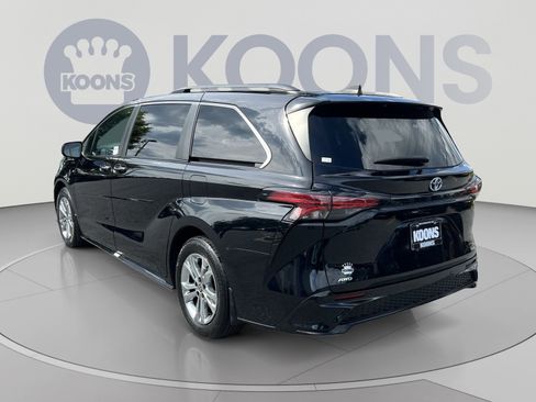 Used 2023 Toyota Sienna XSE w/ XSE Plus Package AWD/4WD image 4