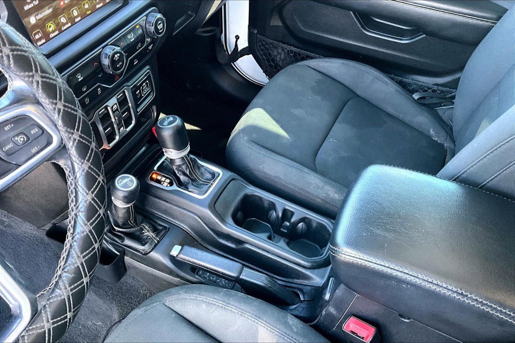 Used 2021 Jeep Wrangler Unlimited Sahara w/ Uconnect 4C Nav & Sound Group AWD/4WD image 15