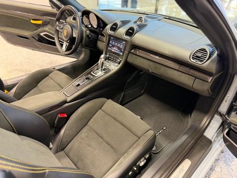 Used 2023 Porsche 718 Boxster Spyder RWD image 39
