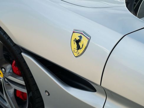 Used 2019 Ferrari Portofino image 18