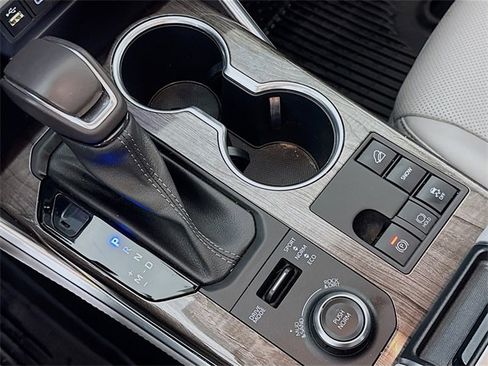 Used 2023 Toyota Highlander L image 15