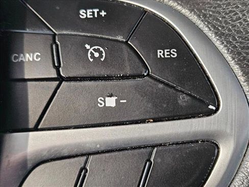 Used 2018 Chrysler Pacifica LX image 16