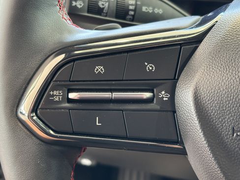 Used 2025 Chevrolet Equinox RS w/ Safety and Technology Package FWD image 11