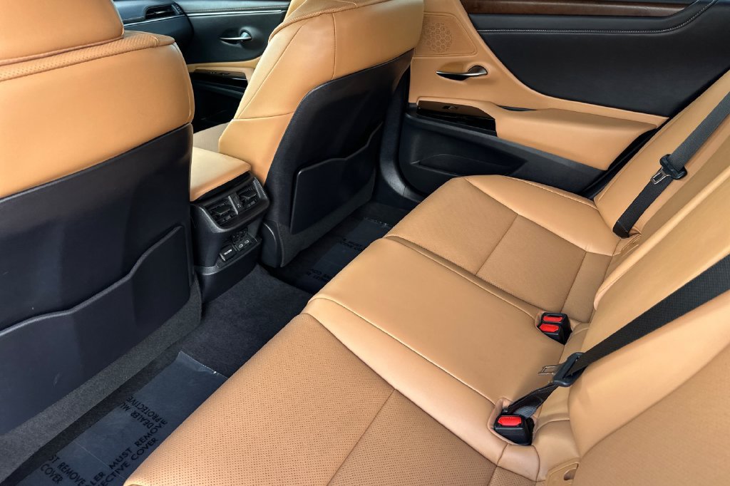 Used 2024 Lexus ES 350 w/ Premium Package FWD image 11