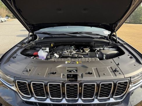 New 2025 Jeep Grand Cherokee Limited image 33