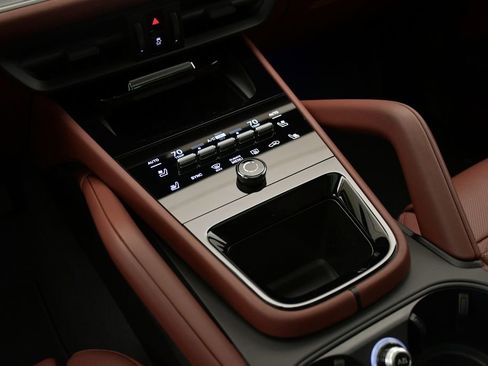 Certified 2025 Porsche Cayenne image 35
