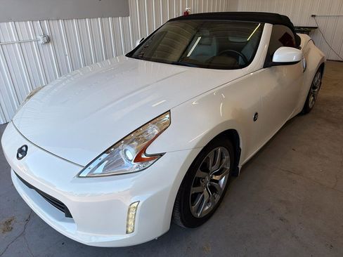 Used 2014 Nissan 370Z Touring RWD image 9