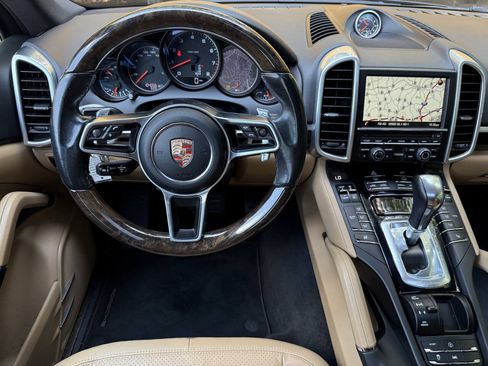 Used 2016 Porsche Cayenne AWD/4WD image 28