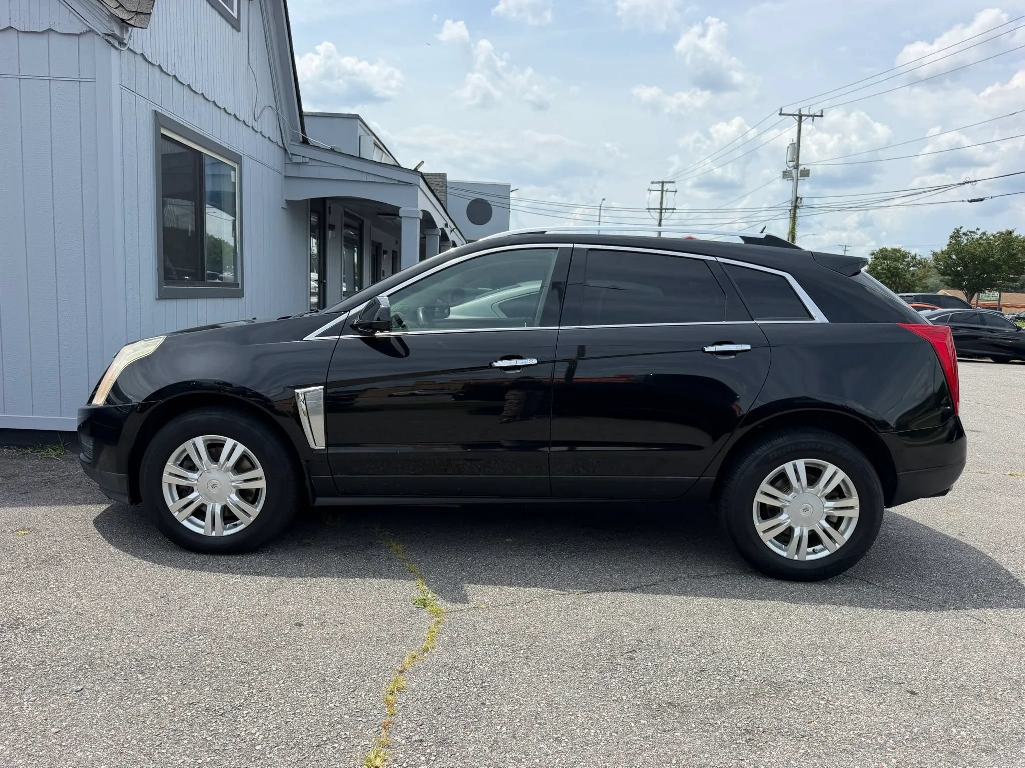 Used 2014 Cadillac SRX Luxury w/ Driver Awareness Package FWD image 2