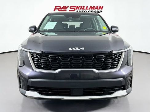 Used 2025 Kia Sorento LX FWD image 2