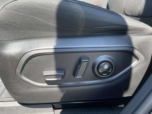 Used 2024 Jeep Grand Cherokee Laredo w/ Luxury Tech Group I RWD image 19