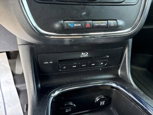 Used 2015 Chrysler Town & Country S w/ Driver Convenience Group FWD image 27