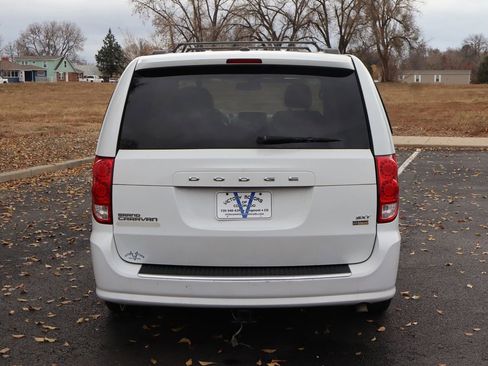 Used 2017 Dodge Grand Caravan SXT image 6