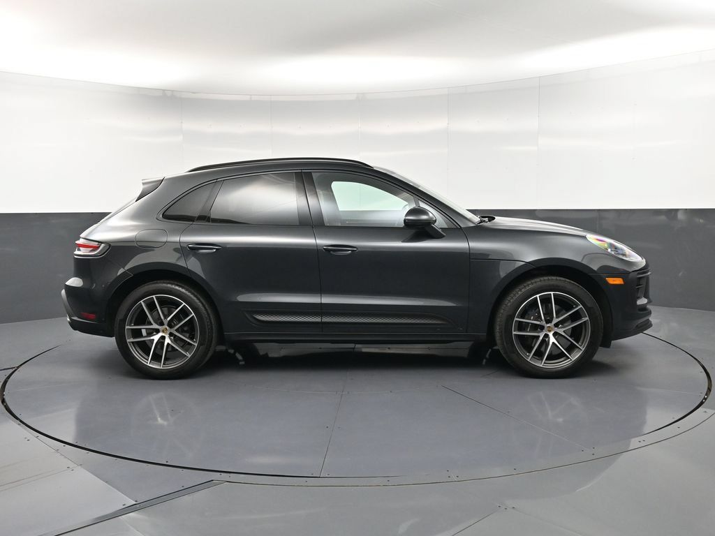 Certified 2026 Porsche Macan AWD/4WD image 9